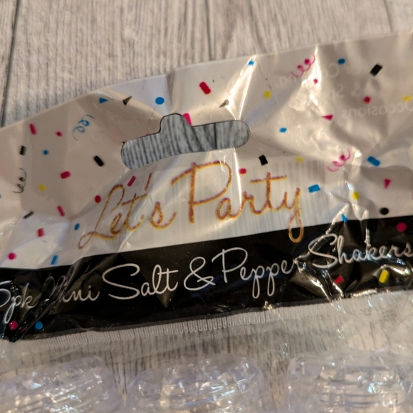 Clear Mini Salt & Pepper Shakers - Picture 4 of 4